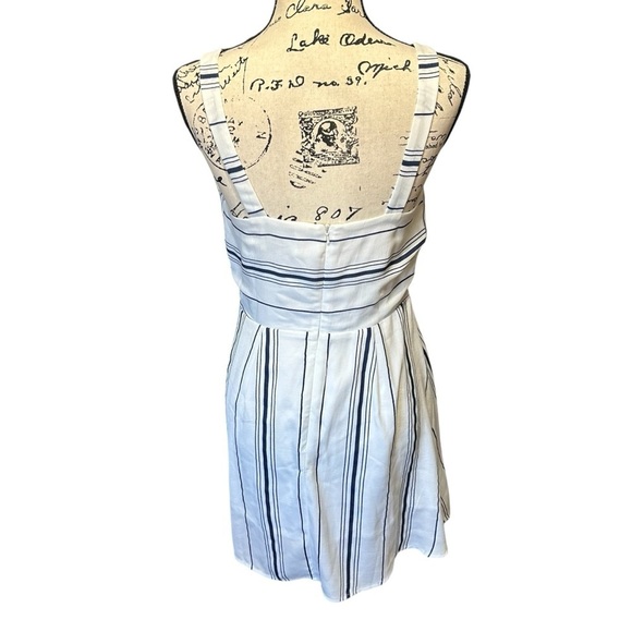 J.O.A Tie Front Fit and Flare Dress White and Navy Sz Small - Picture 5 of 10
